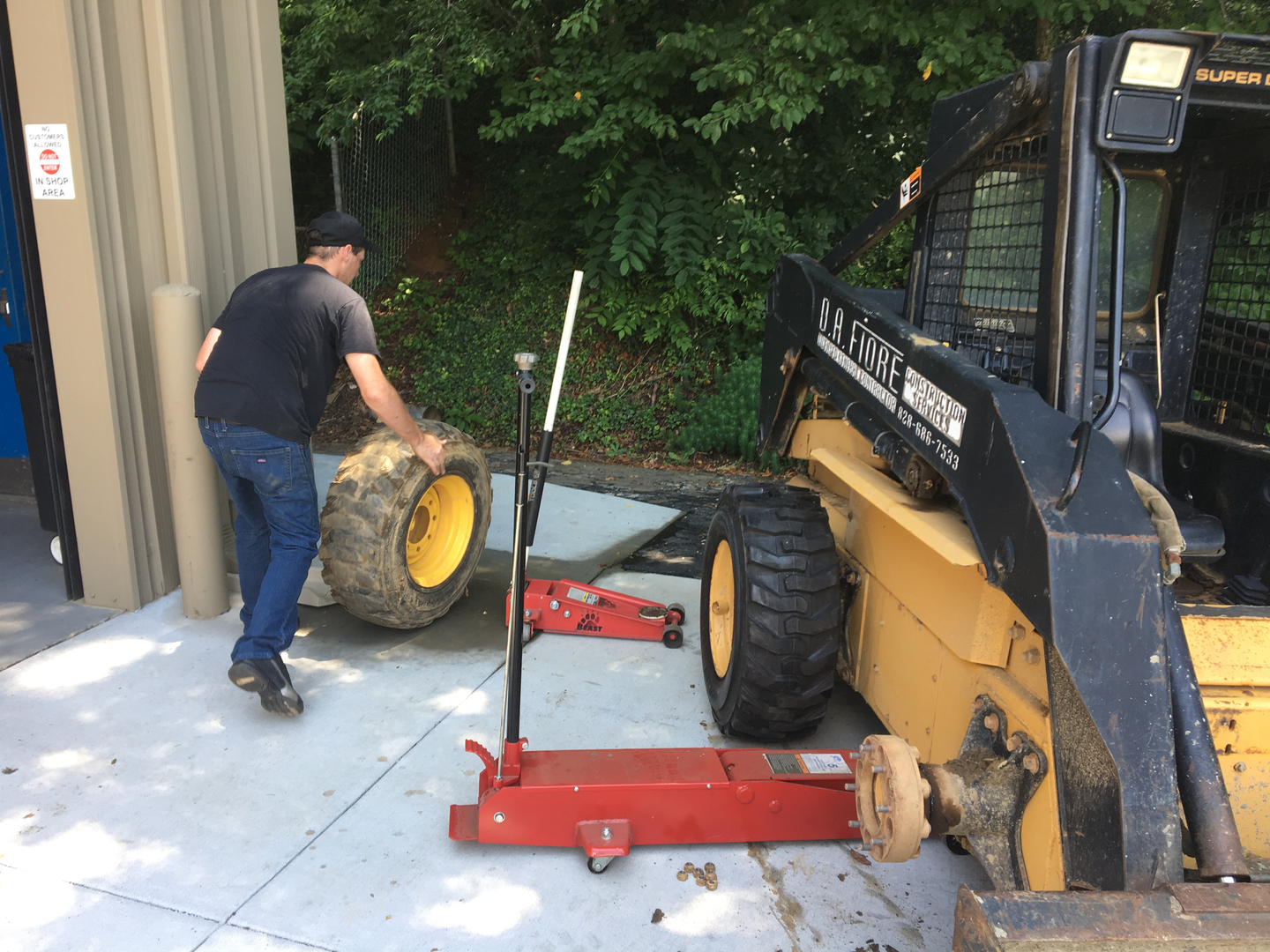 Heavy equipment tire service